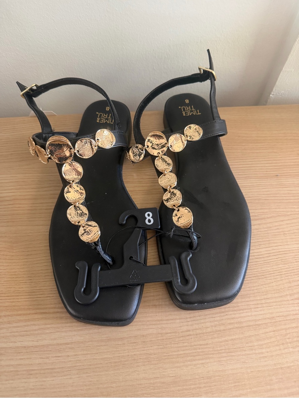 Time and Tru | Gold Disc T-Strap Sandals | Black | NWT | Size 8